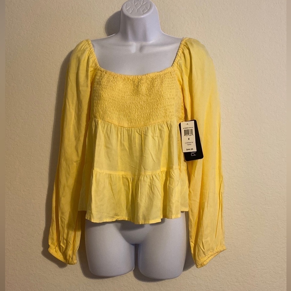 ✨New✨ Planet Gold yellow smocked blouse